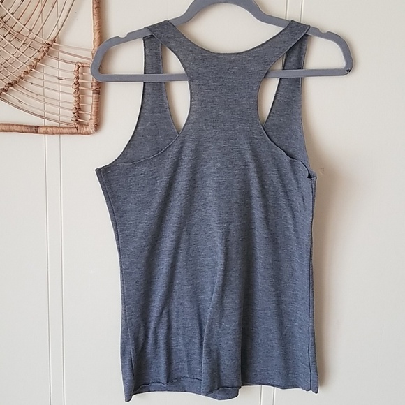 𝅺wine Graphic tank top Gray 18" bust 26" length - Picture 3 of 5